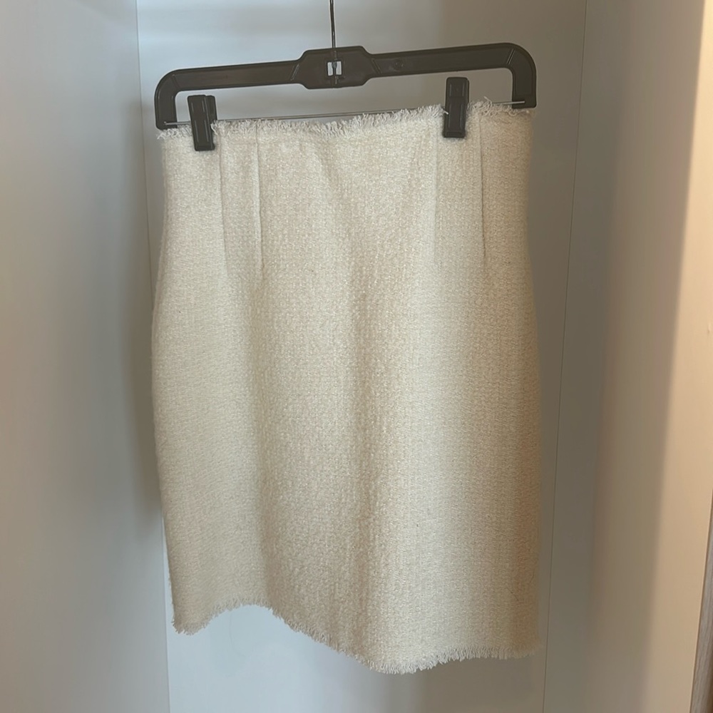 Club Monaco, cream, boucle knit mini skirt. Size 4